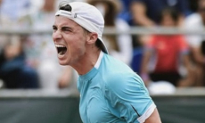 Разгромом завершился матч казахстанского теннисиста в Уругвае