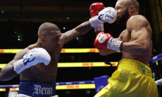 Супербой в весе Жанибека Алимханулы вылился в разгром с нокдаунами. Видео