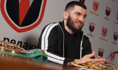 Артур Бетербиев высказался в адрес Ислама Махачева после разгрома на UFC 322