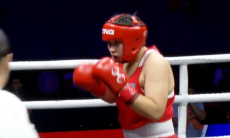 Разгромом закончился бой казахстанской боксерши против чемпионки мира за финал
