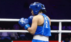 Восходящая звезда бокса из Казахстана сразилась с чемпионкой мира за финал