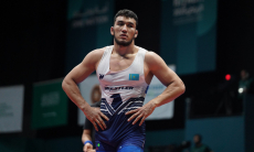 Ризабек Айтмухан победил титулованного борца и сразится с олимпийским чемпионом за финал