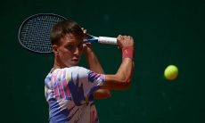 Казахстанский теннисист пробился в четвертьфинал международного турнира