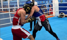 Чемпион Казахстана по боксу дал жесткий отпор чемпиону мира из Узбекистана. Видео