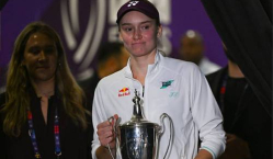 Новый скандал Елены Рыбакиной. Её критикуют не за игру, а за то, как она праздновала титул