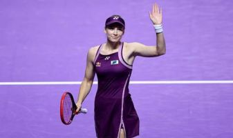 Елена Рыбакина разгромила Игу Швентек на Итоговом турнире WTA
