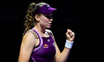 Елена Рыбакина победила Арину Соболенко и выиграла Итоговый турнир WTA