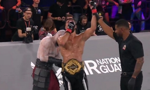 Казахский боец разгромил соперника и стал чемпионом зарубежной лиги