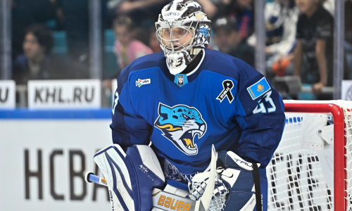 Голкипер «Барыса» получил признание от КХЛ