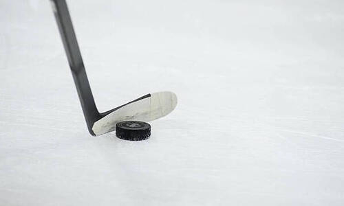 Во время матча в России умер хоккеист