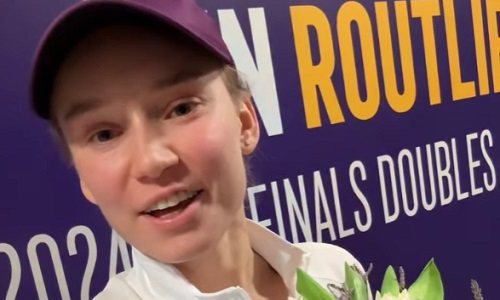 Елена Рыбакина обратилась к фанатам после победы на Итоговом турнире WTA. Видео