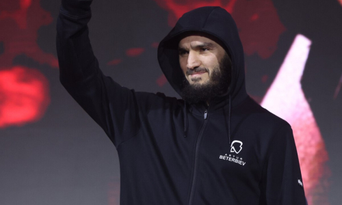 Артур Бетербиев согласился на бой в России и сообщил о переговорах