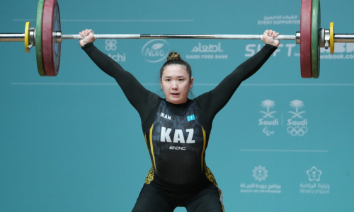 Казахстанская тяжелоатлетка завоевала две медали на Исламиаде-2025