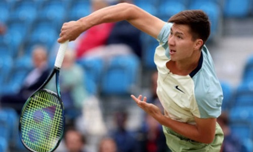 Камбэком обернулся матч казахстанского теннисиста в Лионе