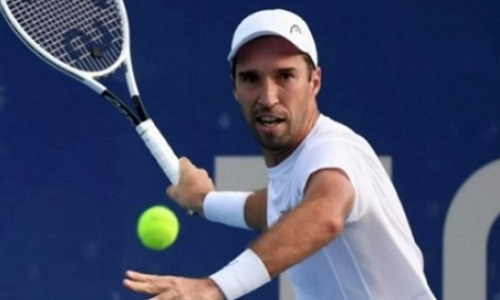 Разгромом завершился матч сенсационного казахстанского теннисиста за полуфинал турнира в Лионе