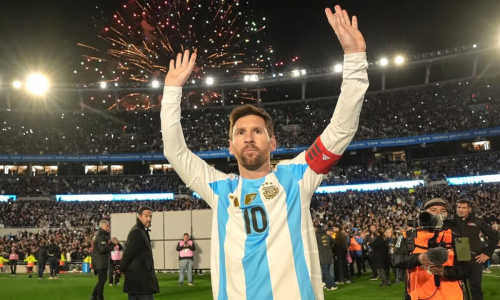 Месси собрал 20 тысяч фанатов и сделал заявление