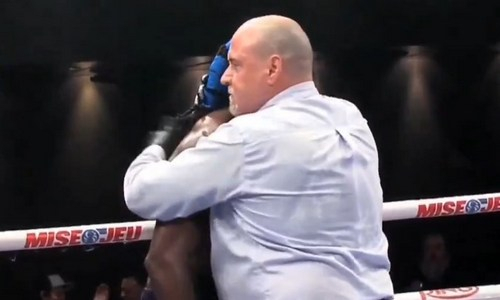 Бой «жертвы» нокаута Алимханулы обернулся тремя нокдаунами и досрочной концовкой. Видео