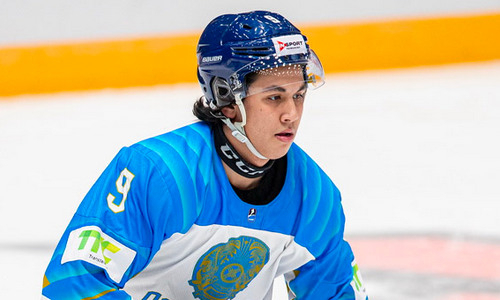 Казахстанский хоккеист феерично дебютировал за новый клуб в США. Видео