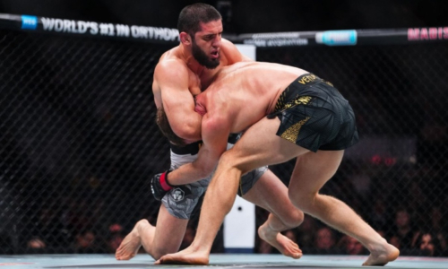 Чемпионский дебют Ислама Махачева в весе Шавката Рахмонова назвали пугающим