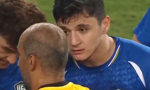 Абдукодир Хусанов удалён с поля в матче сборной Узбекистана. Видео