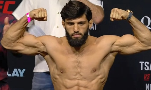 Царукян и Хукер прошли взвешивание перед главным боем в UFC