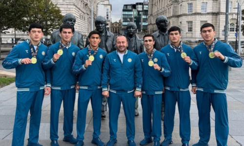 Звезд сборной Узбекистана официально подписал промоутер Тайсона Фьюри