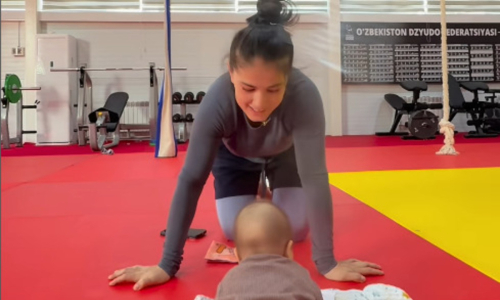 Тренировка с младенцем. Видео чемпионки Олимпиады из Узбекистана покорило интернет