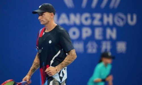 Казахстанский теннисист оформил быстрый разгром с «баранкой»