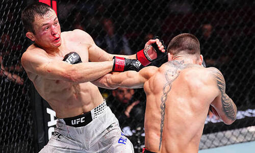 Тренер Шавката Рахмонова назвал причину поражения Бекзата Алмахана в UFC