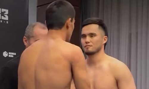Казахстанский боксер провел дуэль взглядов с олимпийским чемпионом из Узбекистана перед боем. Видео