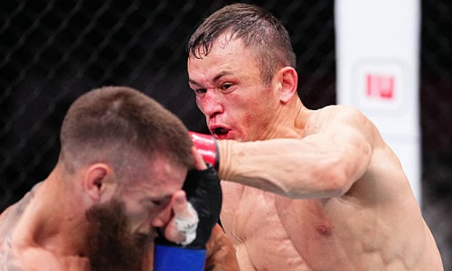 Бывший соперник Ислама Махачева выразил удивление боем казахстанца в UFC