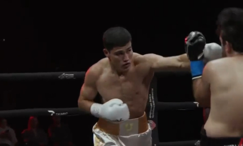Чемпион мира из Узбекистана победил непобеждённого соперника в дебютном бою в профи