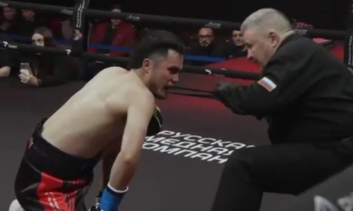 Видео нокаута в бою казахстанского боксёра с олимпийском чемпионом из Узбекистана
