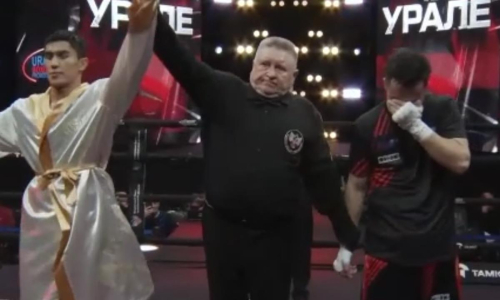 Олимпийский чемпион из Узбекистана довёл казахстанского боксёра до слёз. Видео