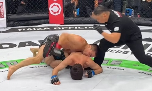 Нокаутом завершился поединок казахстанского бойца за титул. Видео