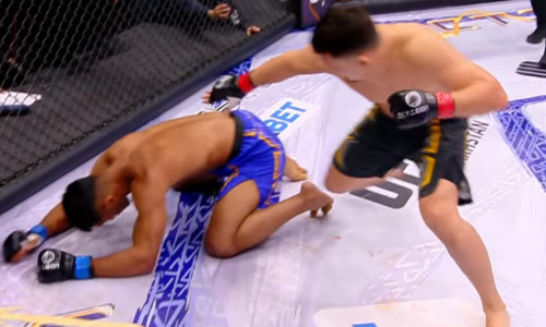 «Бизон» из Казахстана нокаутом в первом раунде выиграл главный бой турнира по ММА. Видео