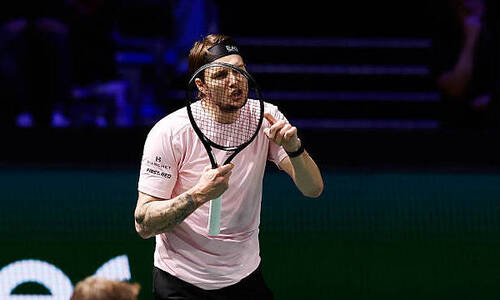 Александр Бублик показал милый жест сопернику в Париже.Фото