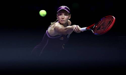 Разгромом обернулся старт Елены Рыбакиной на Итоговом турнире WTA