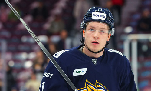 Хоккеист сборной Казахстана получил хорошие новости в КХЛ