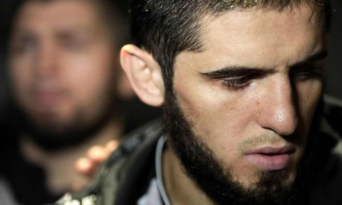 Оценены шансы Ислама Махачева затмить Хабиба Нурмагомедова