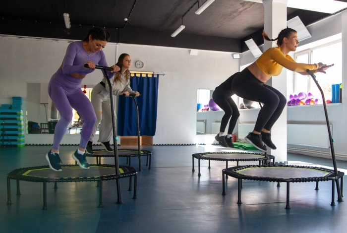 Прыжки на батуте для здоровья — почему фитнес джампинг стоит попробовать