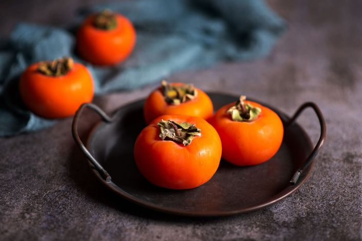 Кому нужно ограничить употребление хурмы