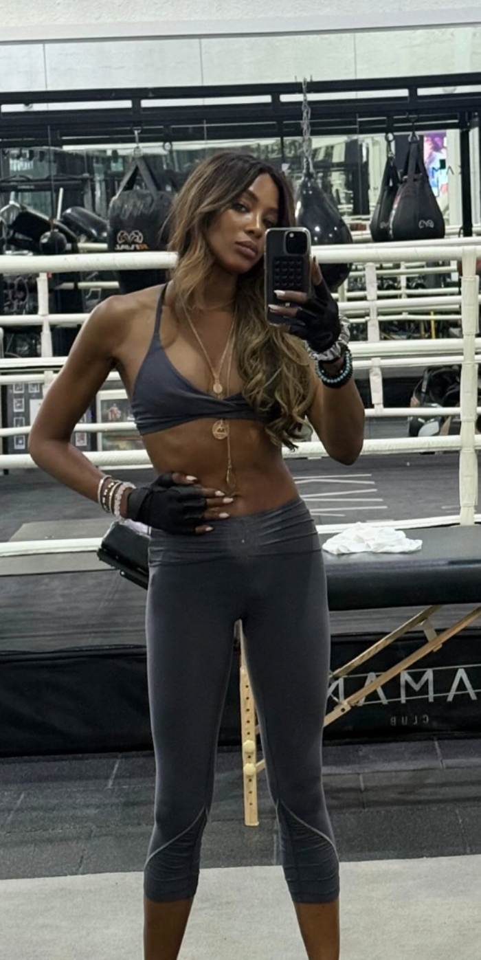 Наоми Кэмпбелл показала идеальную фигуру во время тренировки. Фото