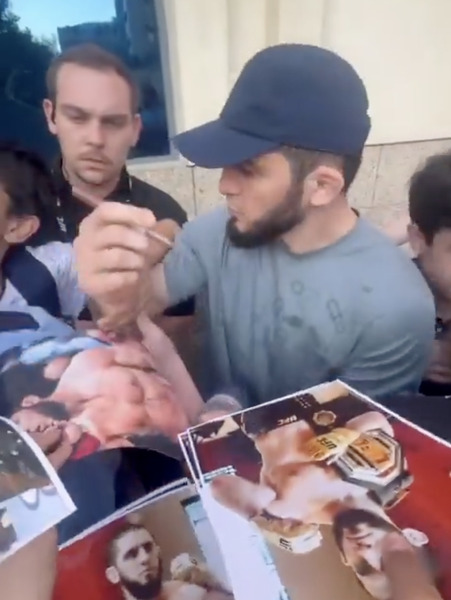 Ислам Махачев вышел из себя после выходки подростка