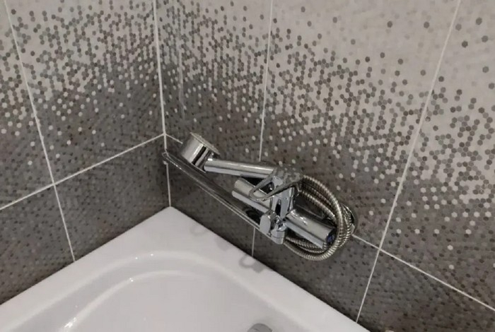 Плесень в ванной исчезнет навсегда — поможет мощное средство из одного копеечного ингредиента