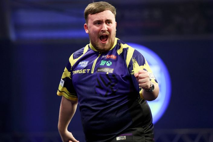 18-летний чемпион мира по дартсу получил неожиданный «титул»