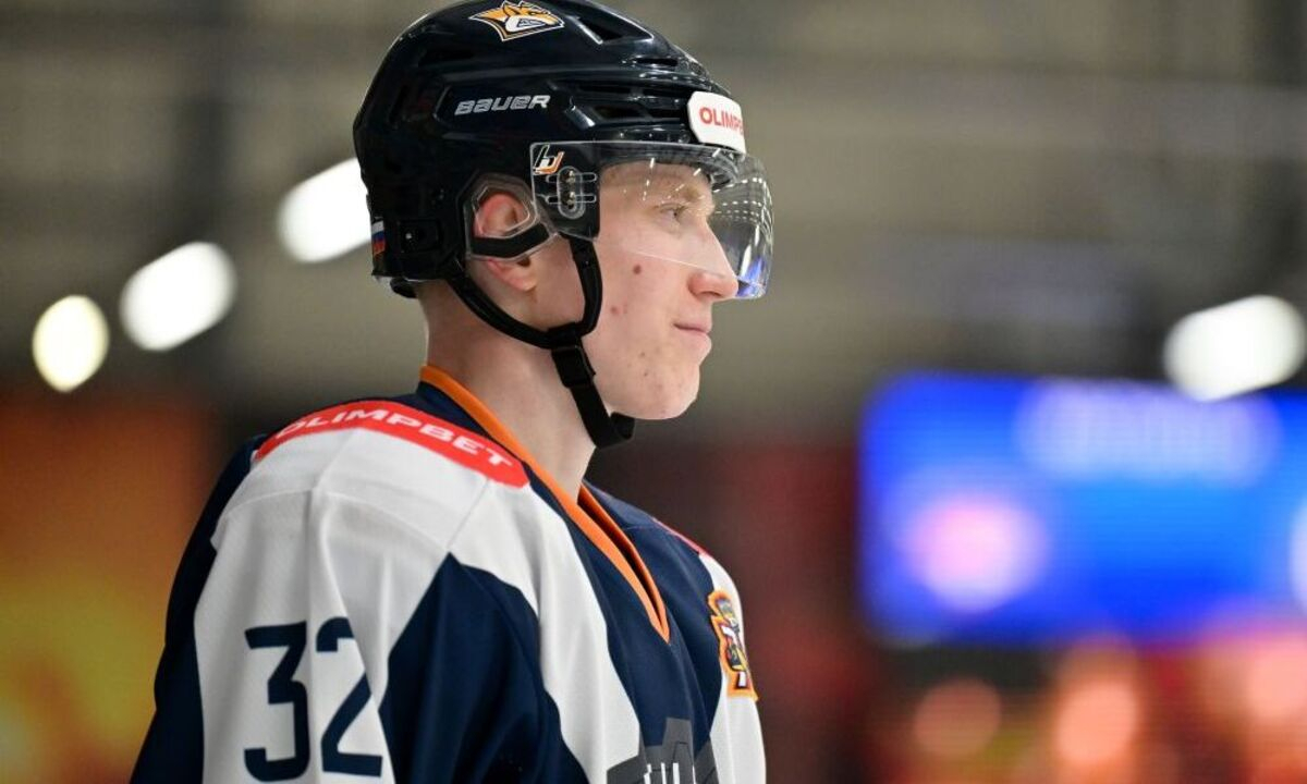 Уроженец Казахстана помог команде победить в матче ВХЛ