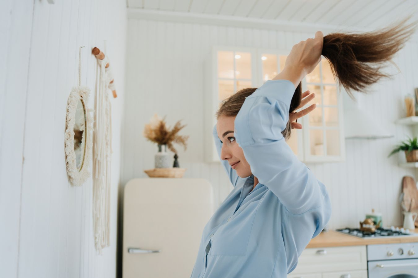 Стилист назвала простой способ подтянуть лицо без пластики и уколов красоты