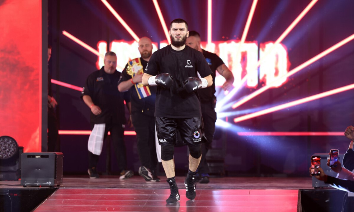 Артур Бетербиев объяснил разрыв с промоутером и срыв боя с американцем