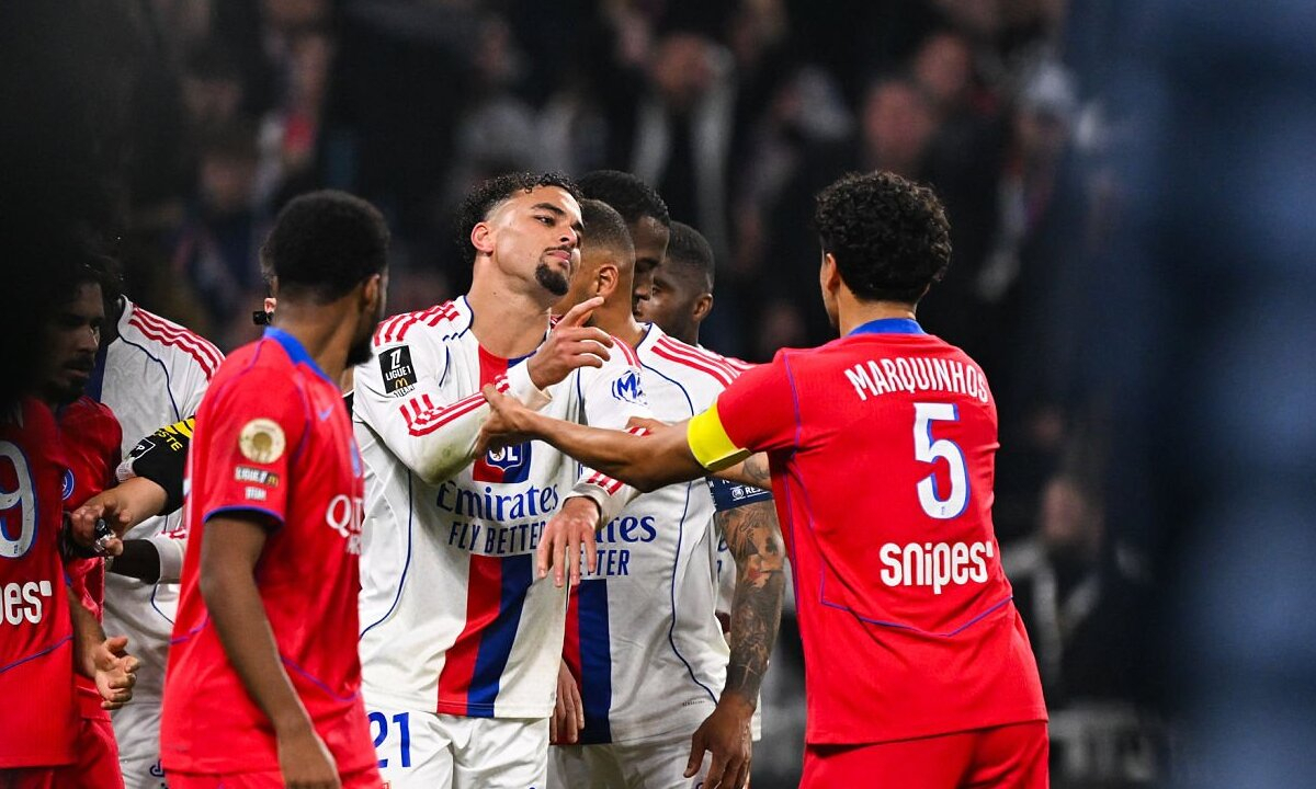 Матч Лион — ПСЖ завершился массовой дракой. Видео